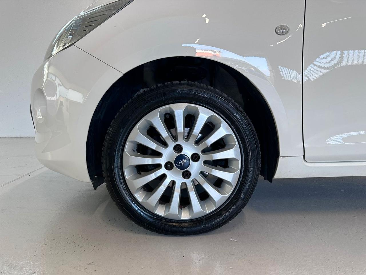 Ford Ka 1.2 Titanium s/esp,tcs 69cv E5