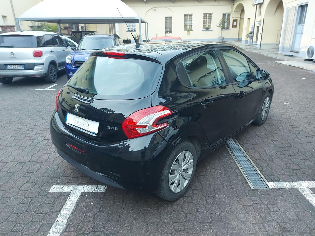 Peugeot 208 Allure 1.4 HDI 68 cv neopatentati