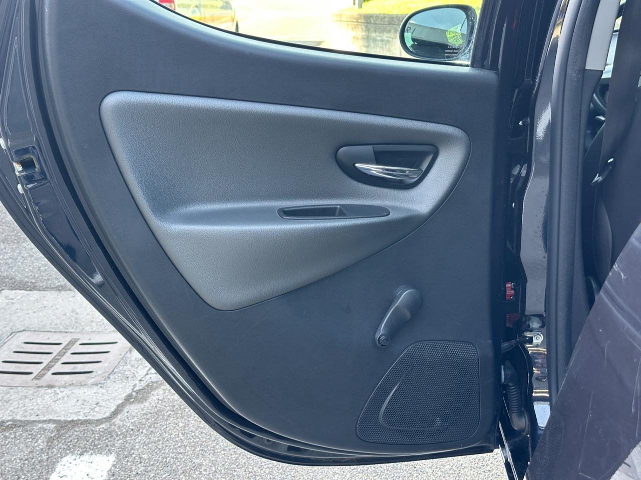 Lancia Ypsilon 1.2 69 CV 5 porte S&S Neopatentati