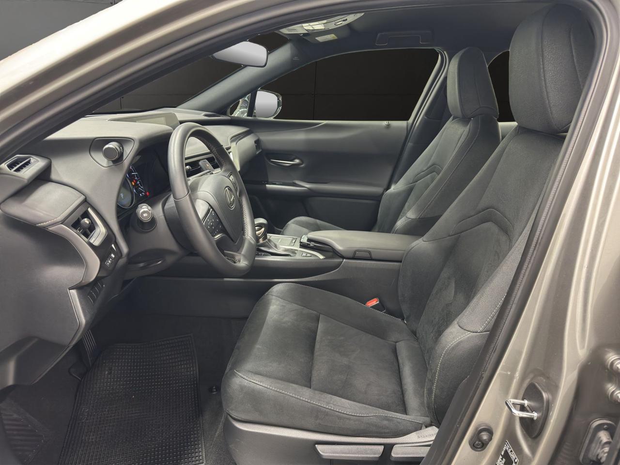 Lexus UX 250h 2.0 Executive 2wd cvt my22