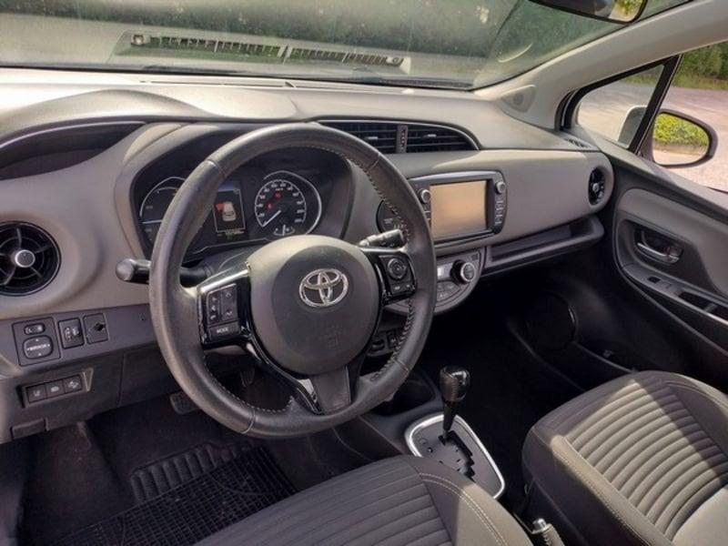 Toyota Yaris Hybrid Business