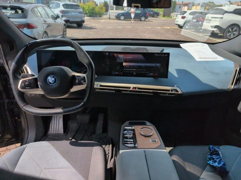BMW iX XDRIVE40 PACCHETTO SPORTIVO