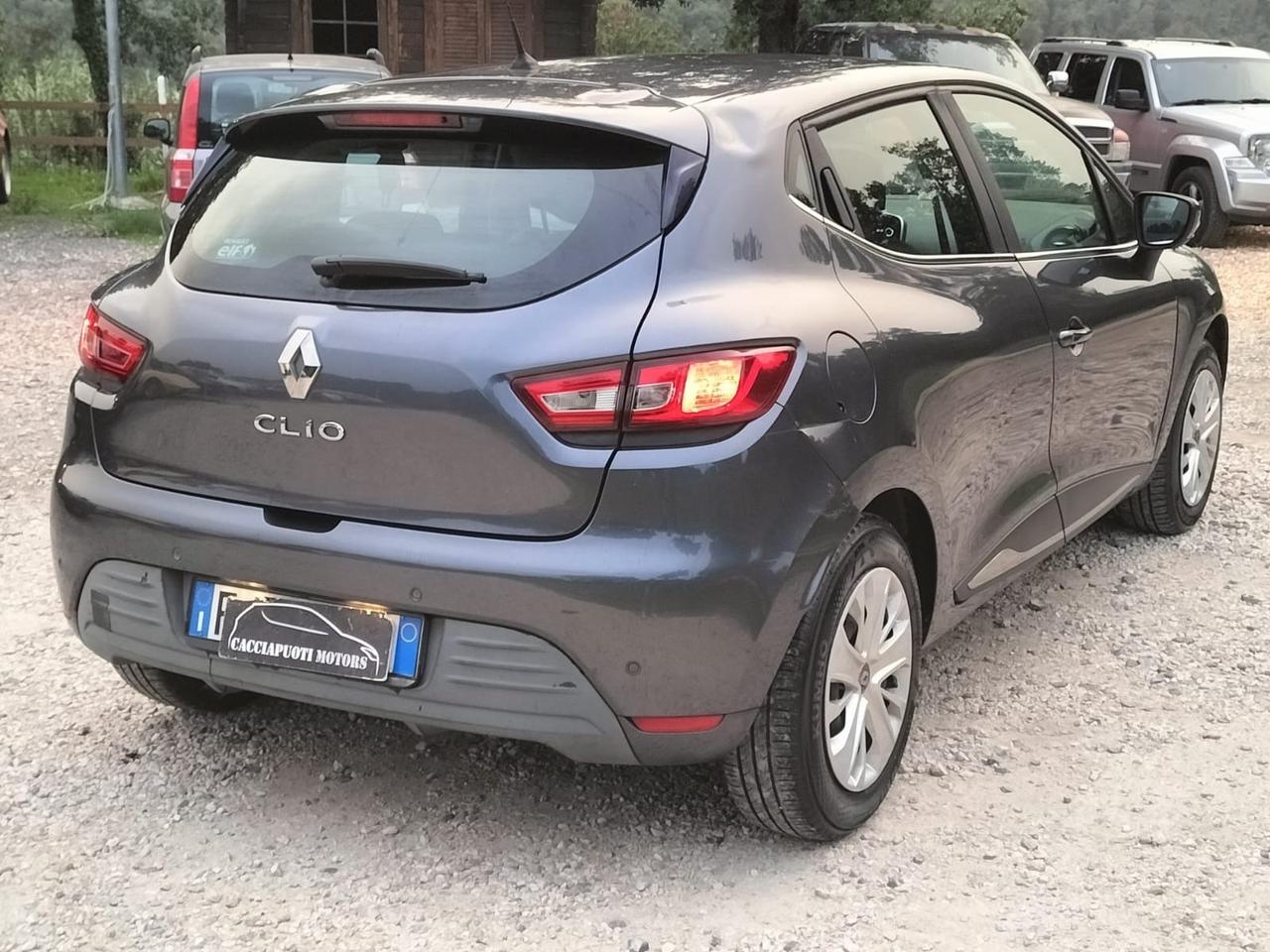 Renault Clio 1.2 75CV 5 porte Zen neopatentati