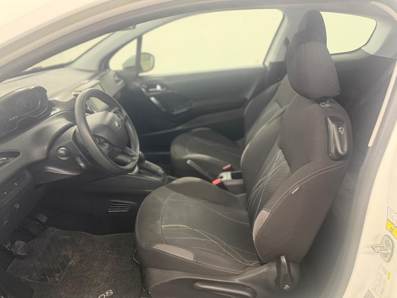 PEUGEOT 208 (anno 2015)