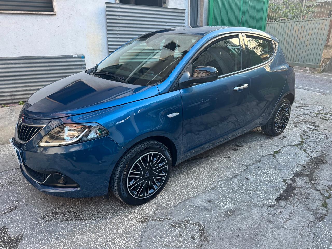 Lancia Ypsilon 1.0 FireFly 5 porte S&S Hybrid Gold
