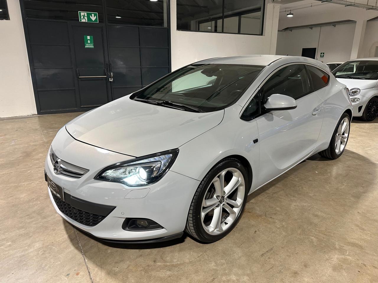 Opel Astra GTC 2.0 CDTI 165CV 3 porte Cosmo - DISTRIBUZIONE FATTA