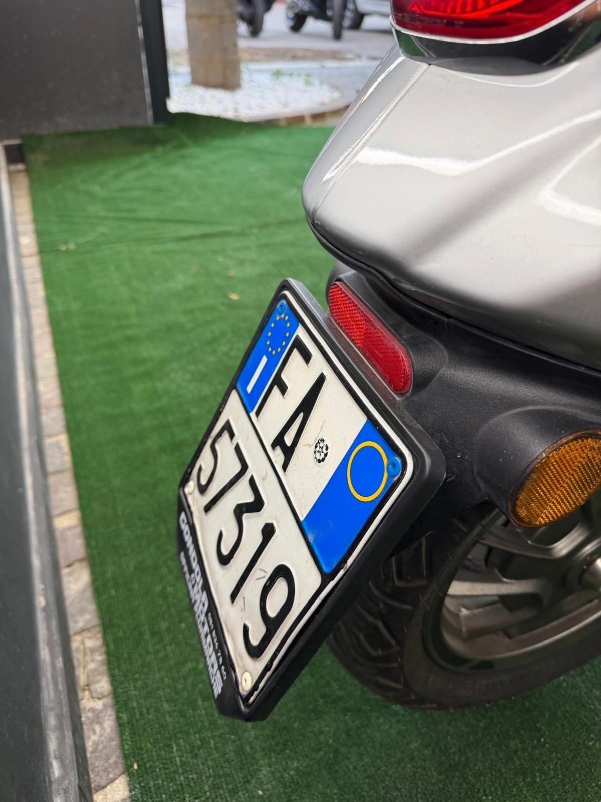 Piaggio Vespa 125 Primavera