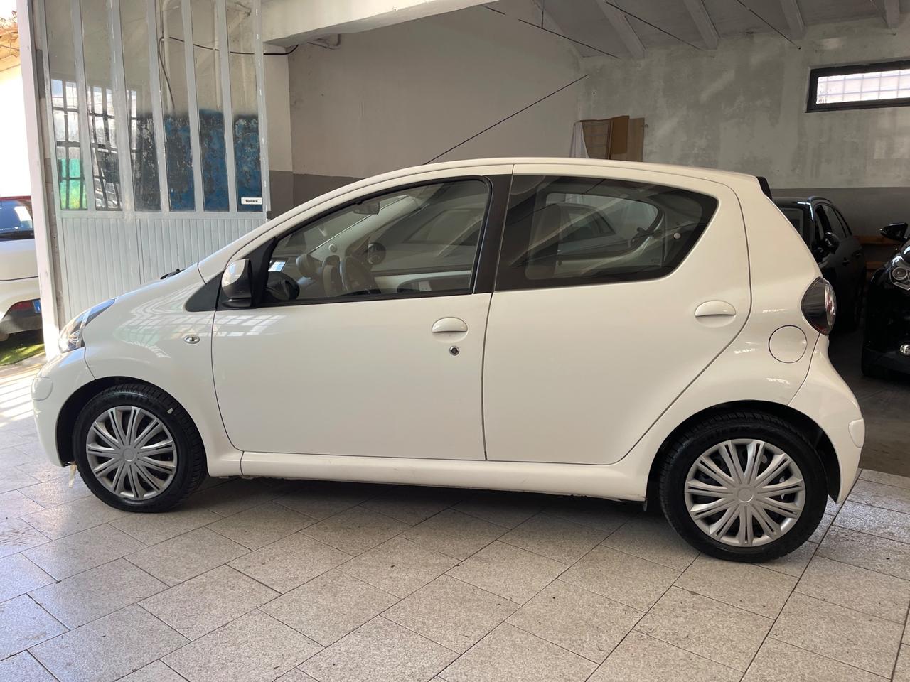Toyota Aygo 1.0 12V VVT-i 5 porte Now Connect