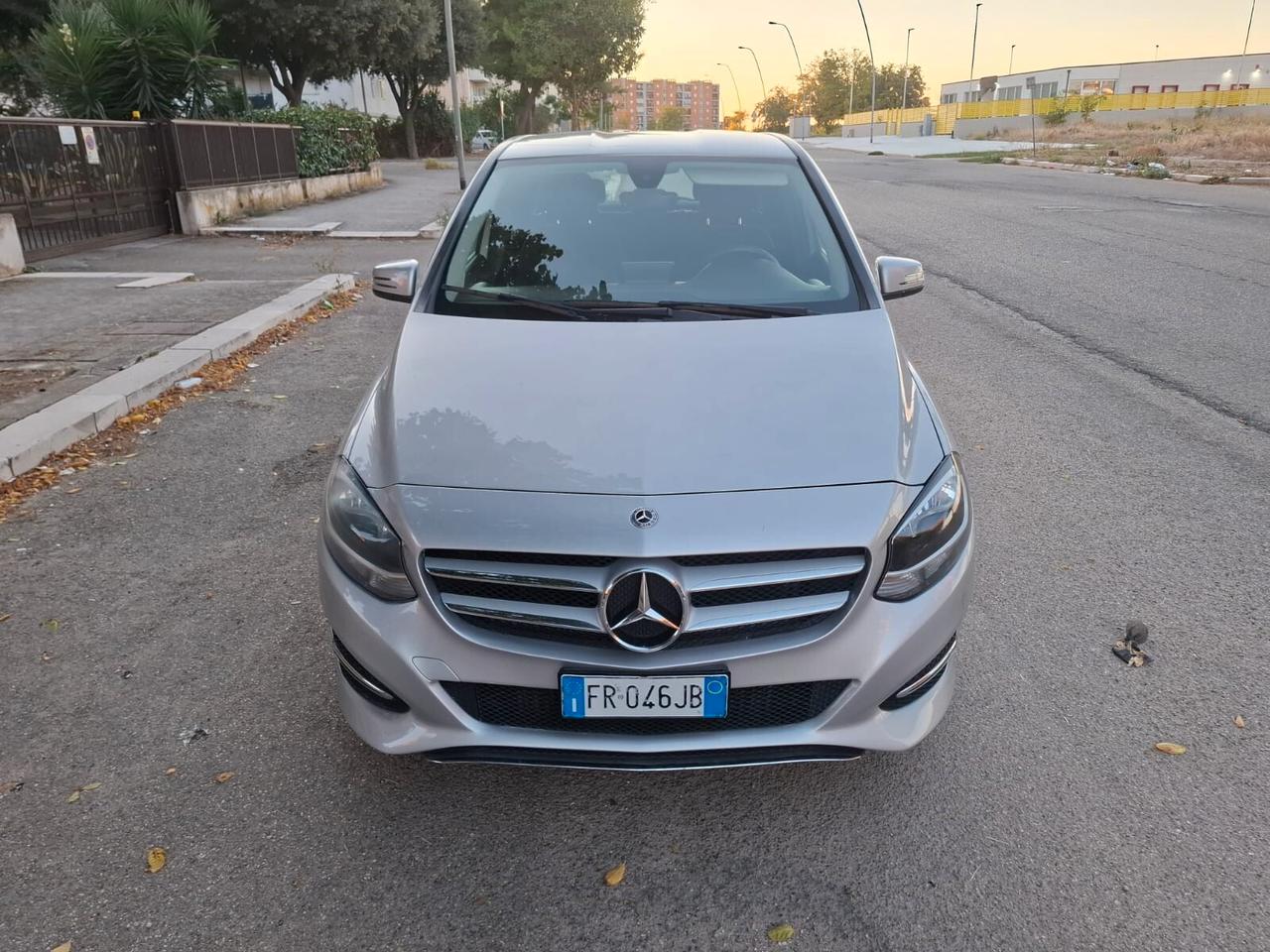 MERCEDES-BENZ B180 AUTOMATIC PREMIUM