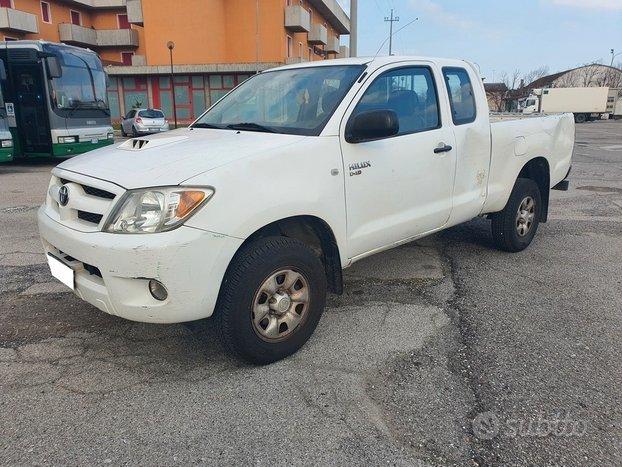 Toyota Hilux 2.5 D-4D 4WD 4posti Extra Cab DLX