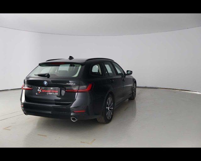 BMW 330 e Touring Business Advantage