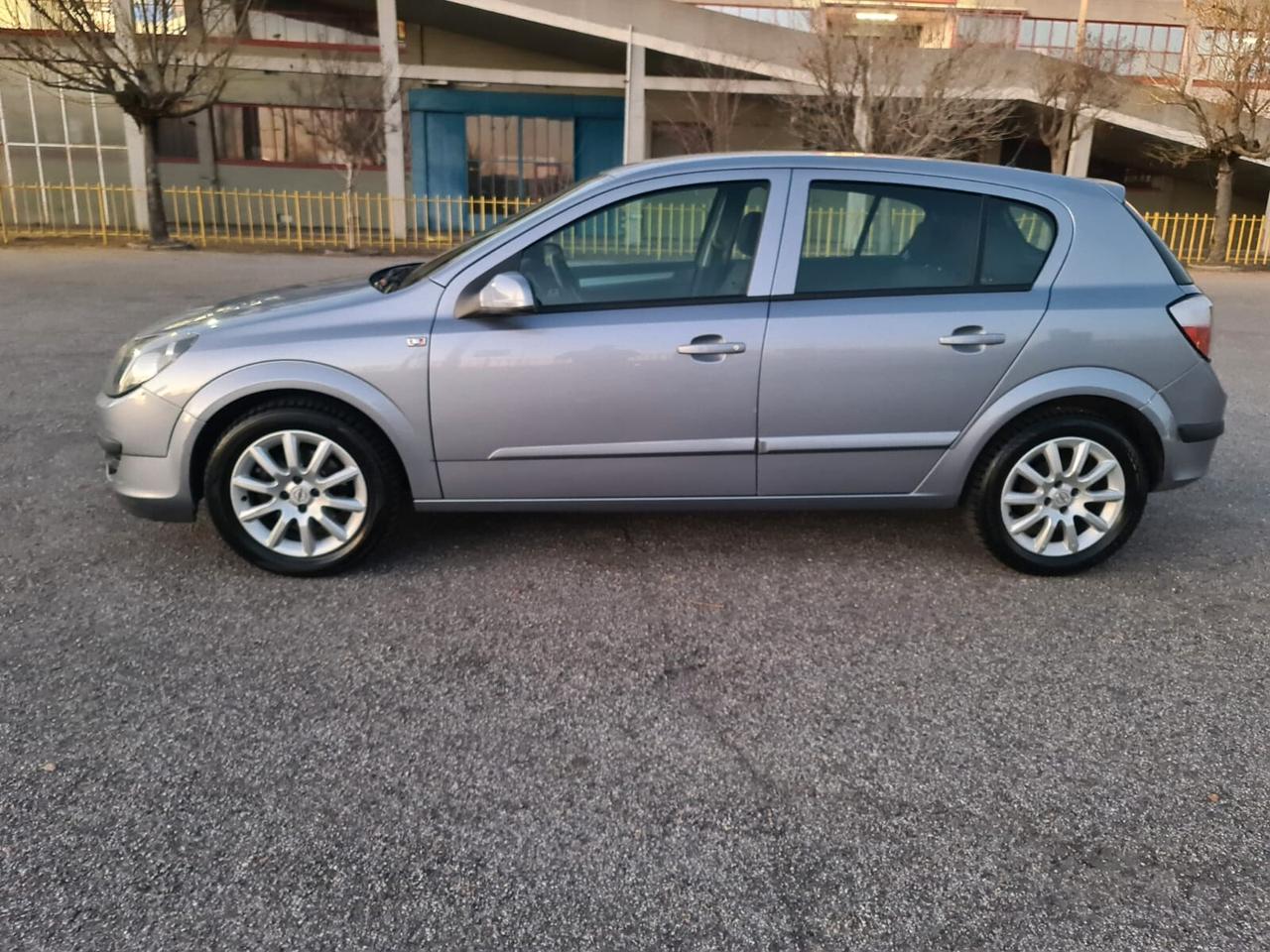 Opel Astra 1.6 16V Twinport 5 porte Cosmo