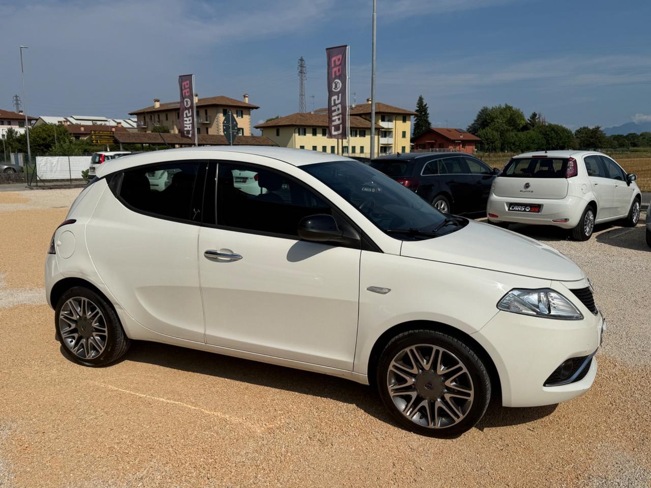 Lancia Ypsilon 1.2 69 CV 5 porte Platinum
