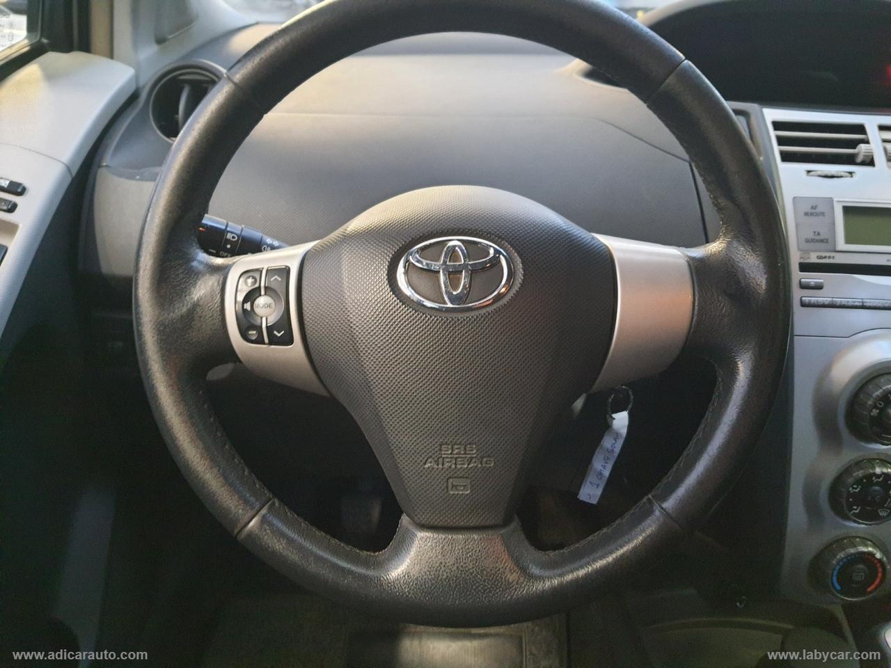 TOYOTA Yaris 1.0 5p. Sol