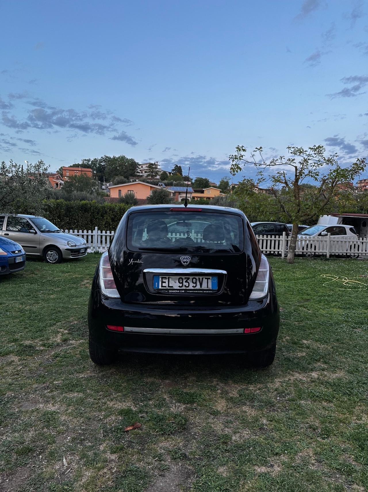 Lancia Ypsilon 1.2 69 CV Platinum 80.000km !