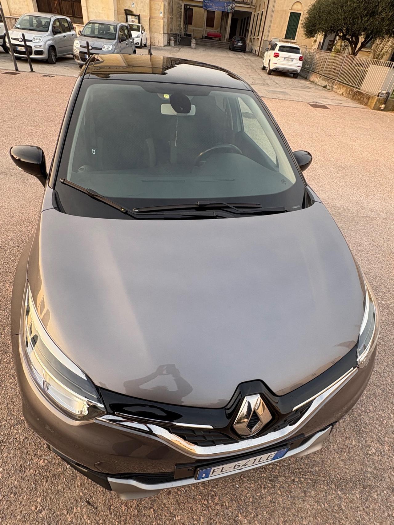 Renault Captur .2.5 dci anno 2017 km 108 mila perfetta