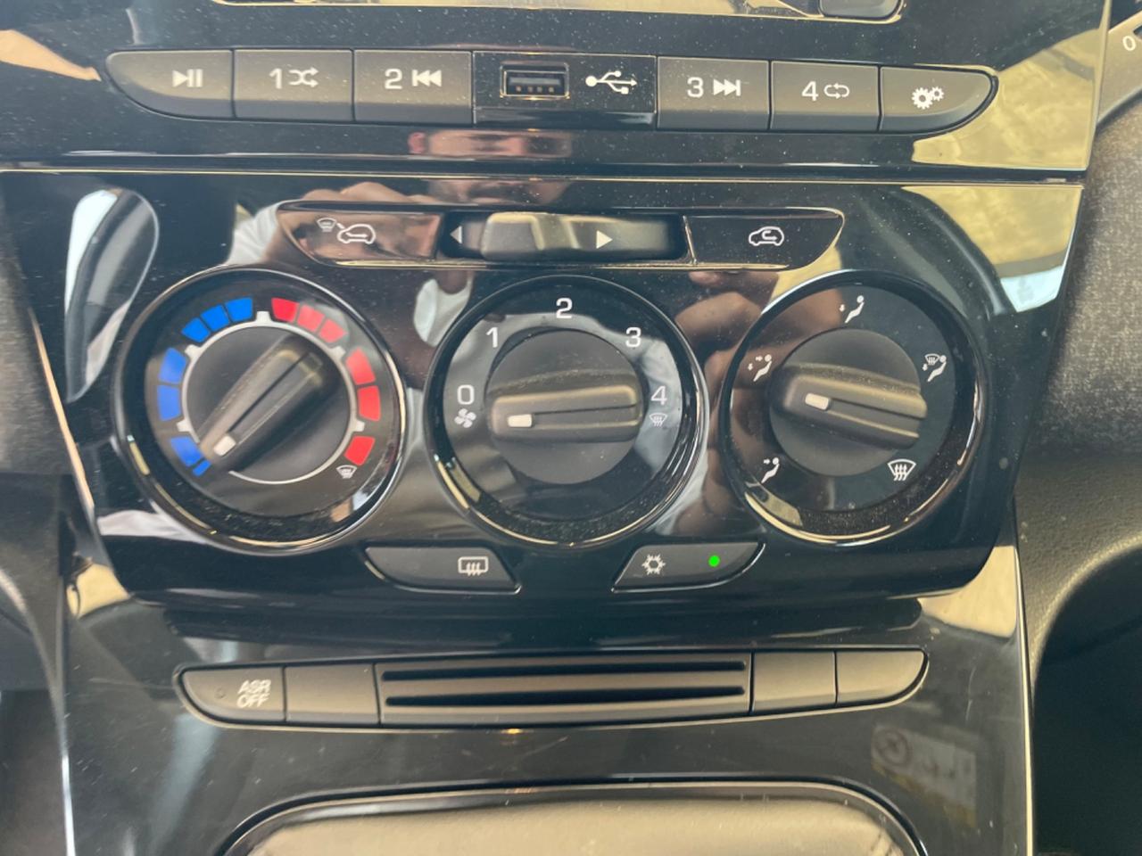Lancia Ypsilon 1.0 FireFly 5 porte S&S Hybrid Ecochic Silver