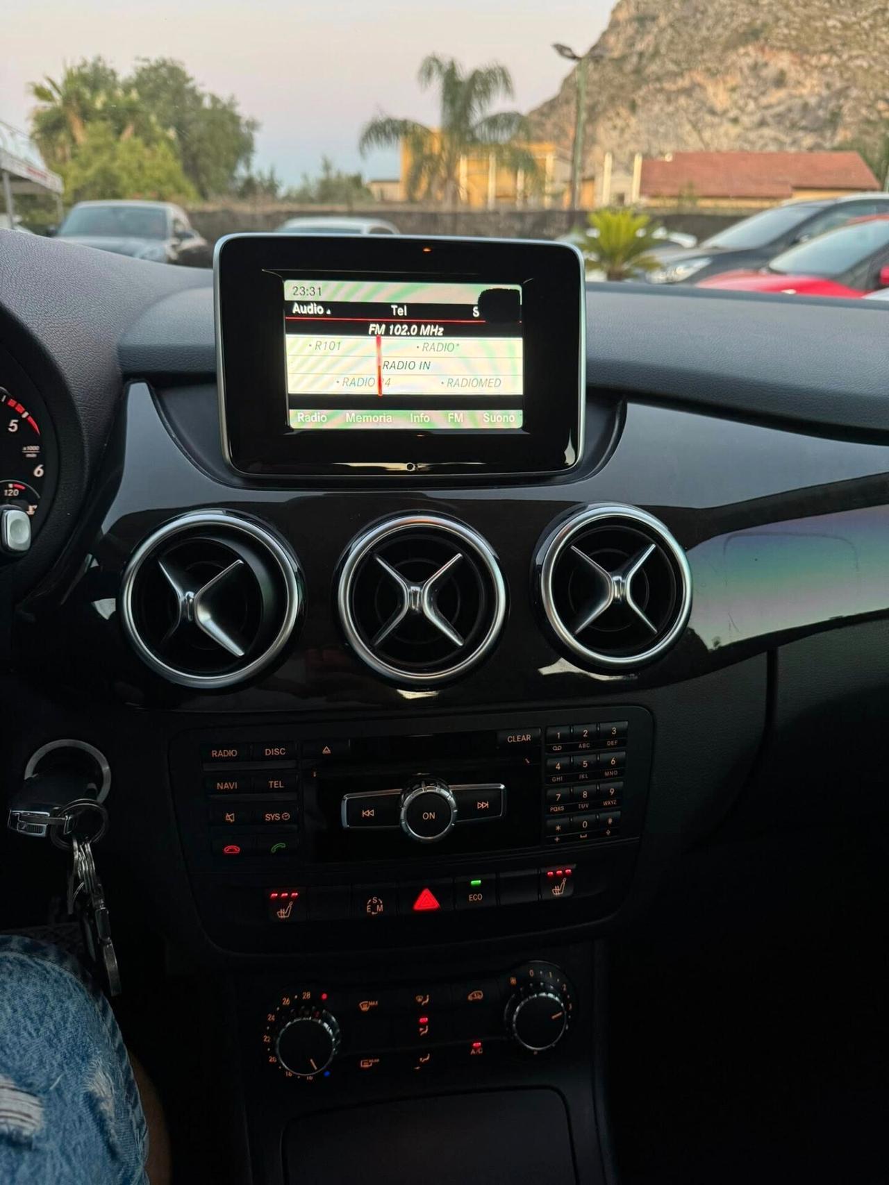 MERCEDES B180d SPORT