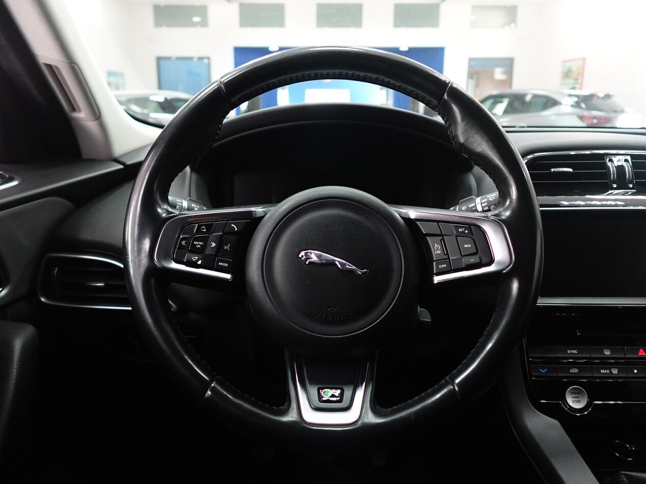 Jaguar F-Pace 2.0d 180 CV AWD R-SPORT
