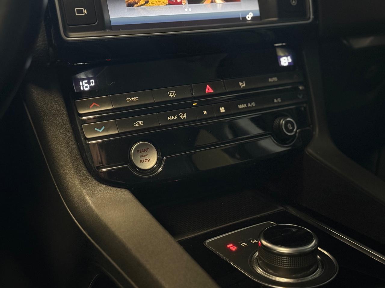 Jaguar F-Pace 2.0 D 180 CV aut. Portfolio