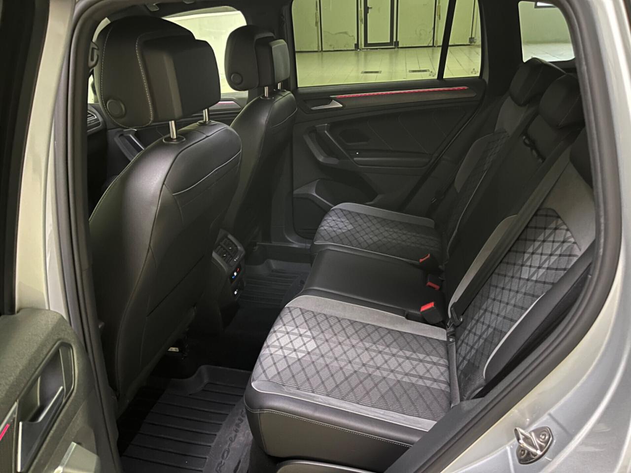 Volkswagen Tiguan 2.0 TDI 150 CV SCR DSG R-Line