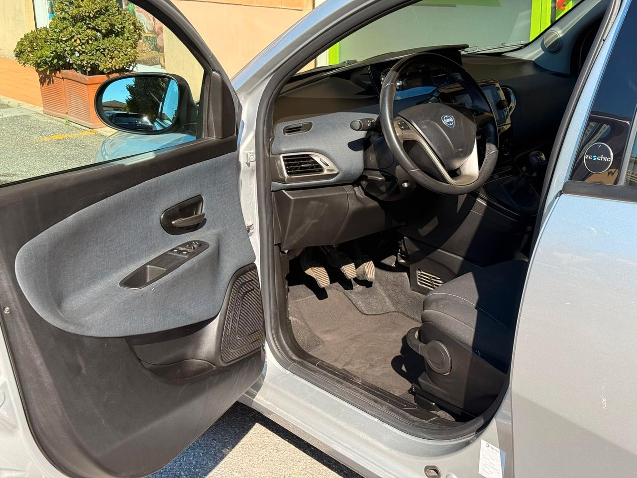 Lancia Ypsilon 1.0 FireFly 5 porte S&S Hybrid Ecochic Gold