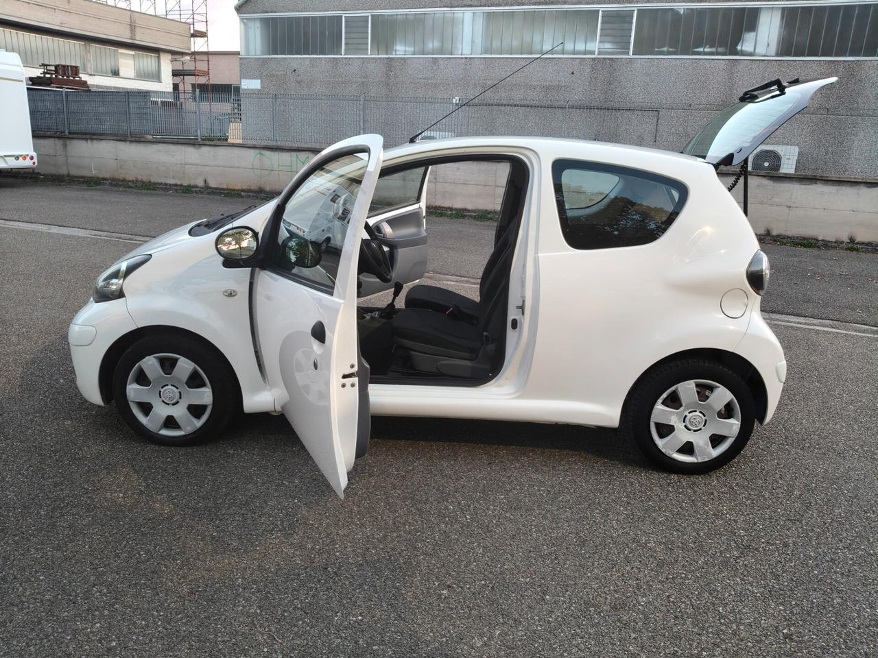 Toyota Aygo 1.0 SOLO 76.000 KM NAV