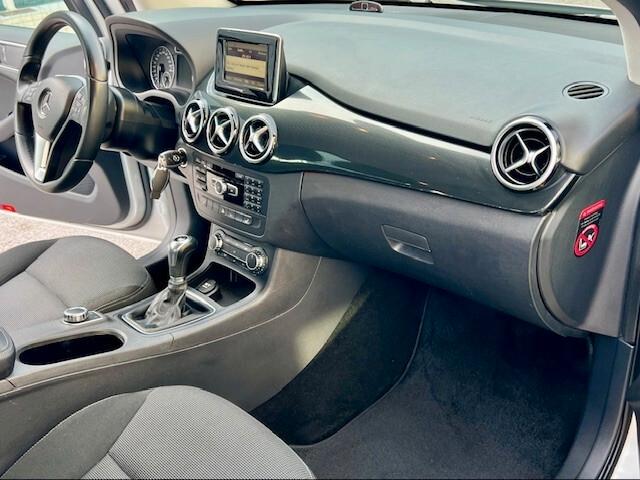 Mercedes-Benz B 180 BlueEFFICIENCY 2012