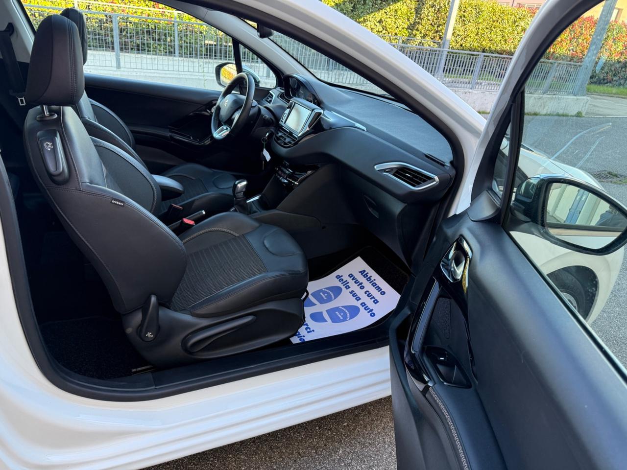 Peugeot 208 1.6 e-HDi 92 CV Stop&Start 3 porte Allure