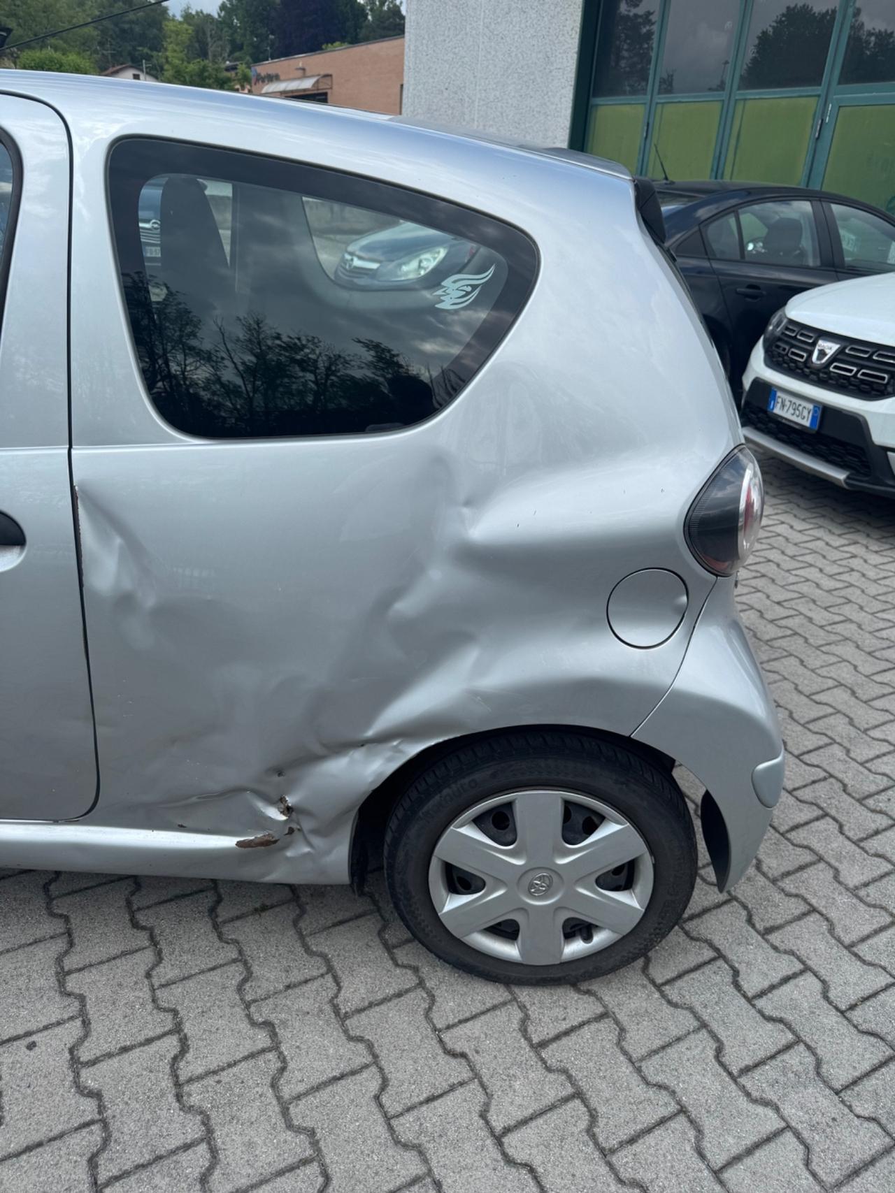Toyota Aygo 1.0 12V VVT-i 5 porte Deep Ocean Connect