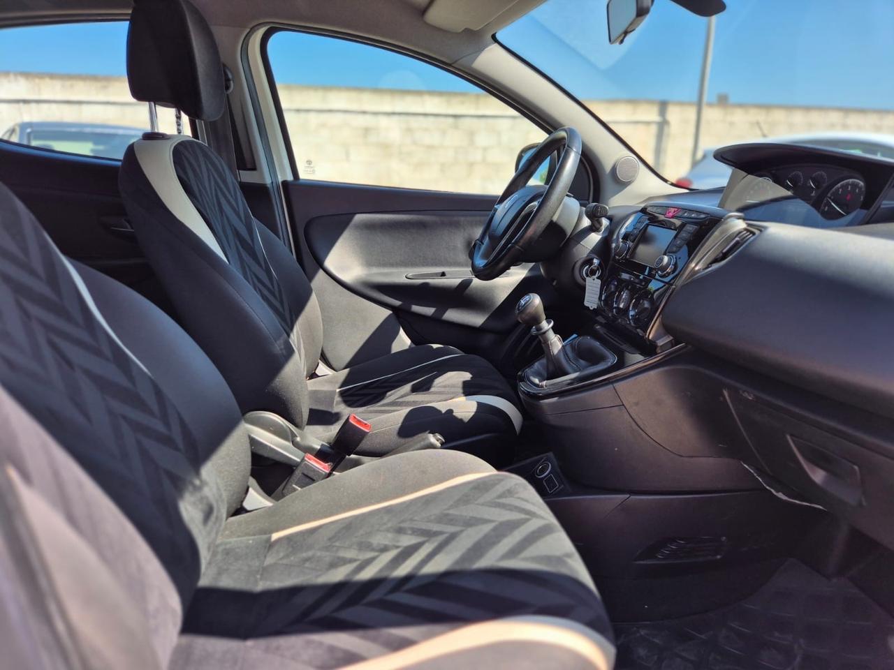 Lancia Ypsilon 0.9 TwinAir 85 CV 5 porte Metano Ecochic Gold