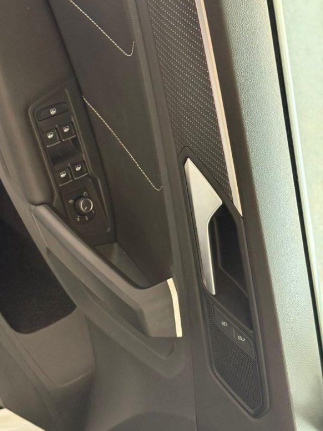 VOLKSWAGEN Tiguan 2.0 TDI 150 CV SCR DSG R-Line