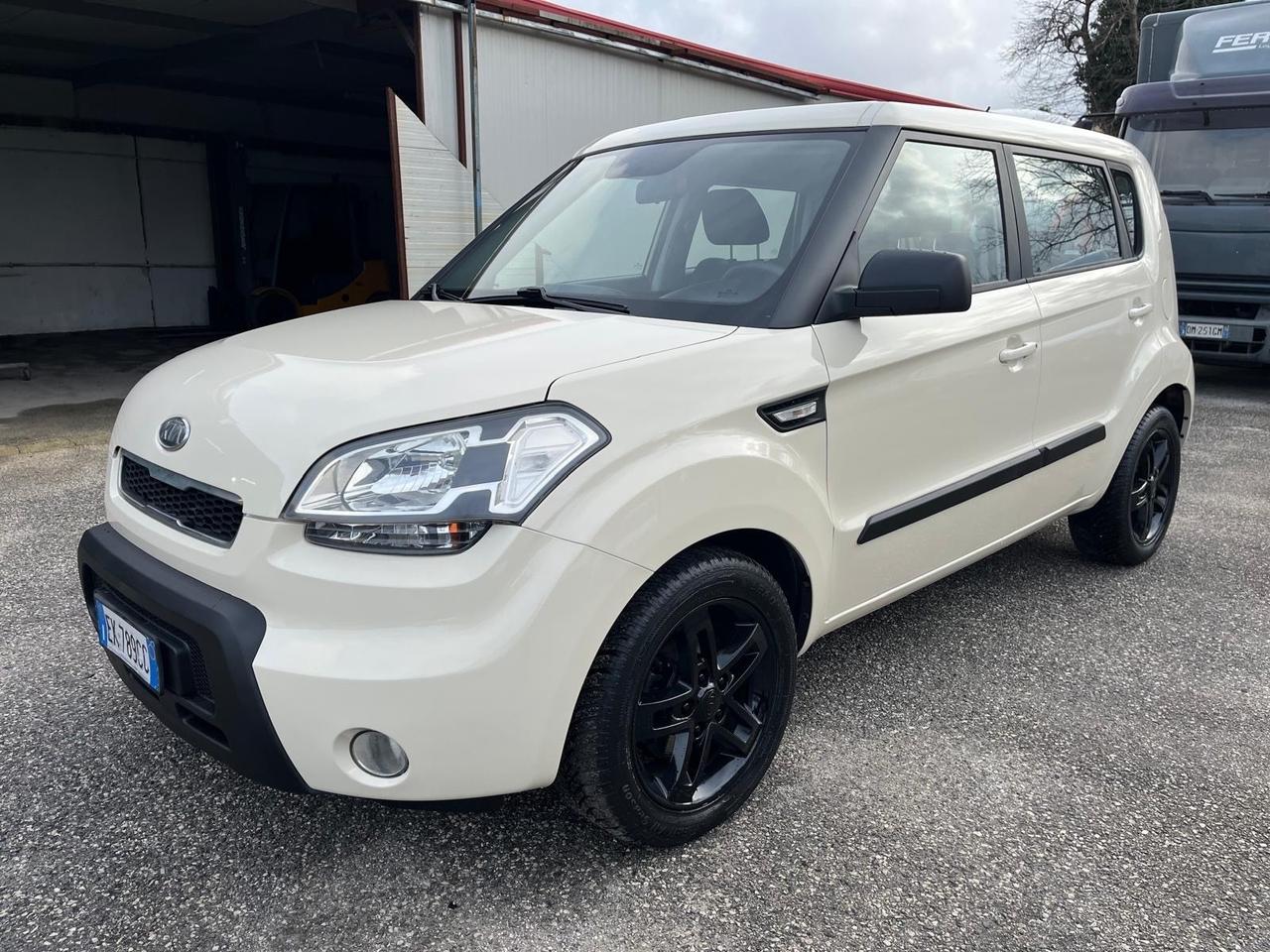 Kia soul -1.6 crdi -full-km 85000-2011