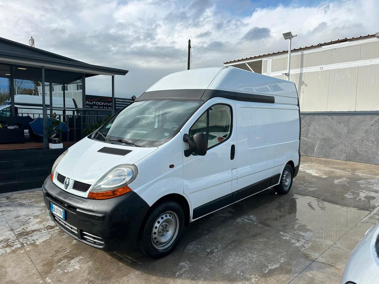 FORD TRAFIC TETTO ALTO CON PEDANA IDRAULICA