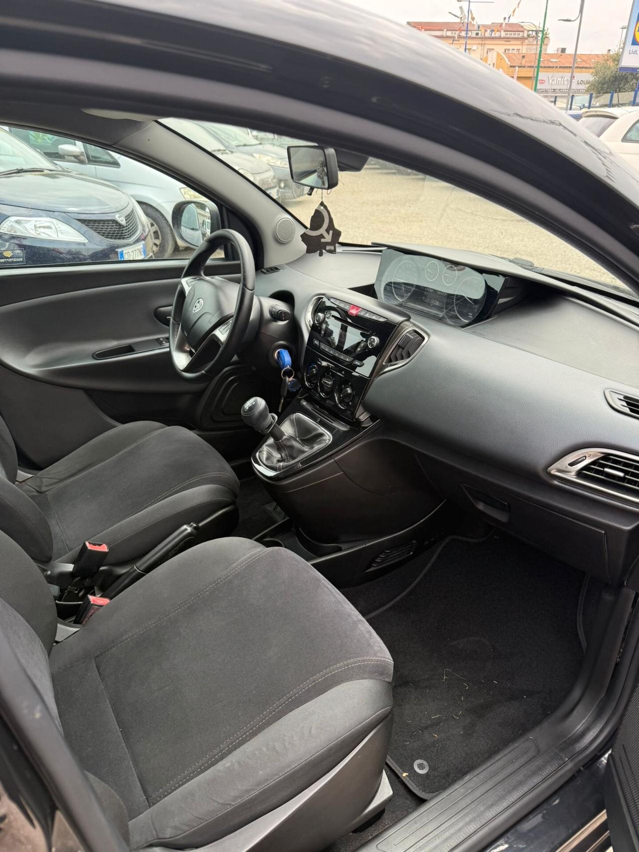 Lancia Ypsilon 1.2 69 CV 5 porte GPL Ecochic Silver