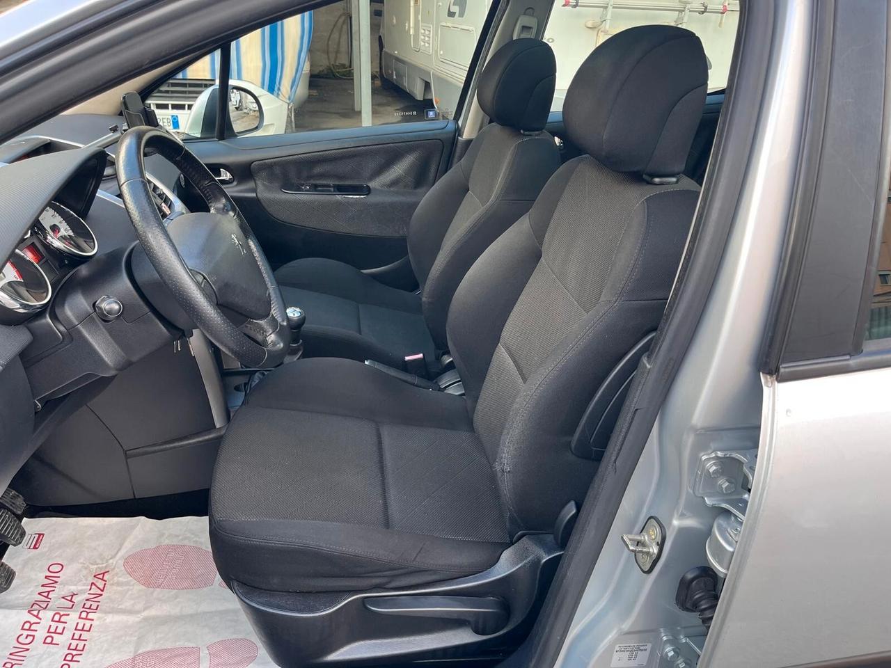 Peugeot 207 1.6 HDi TETTO PANORAMICO