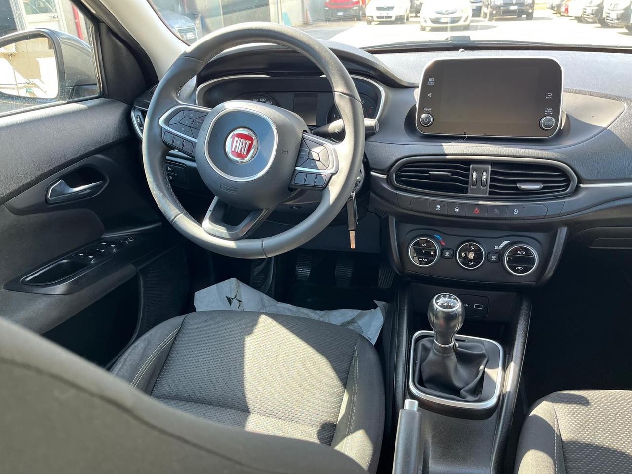 Fiat tipo 5P-lounge-1.3 mjt-95 cv -2019