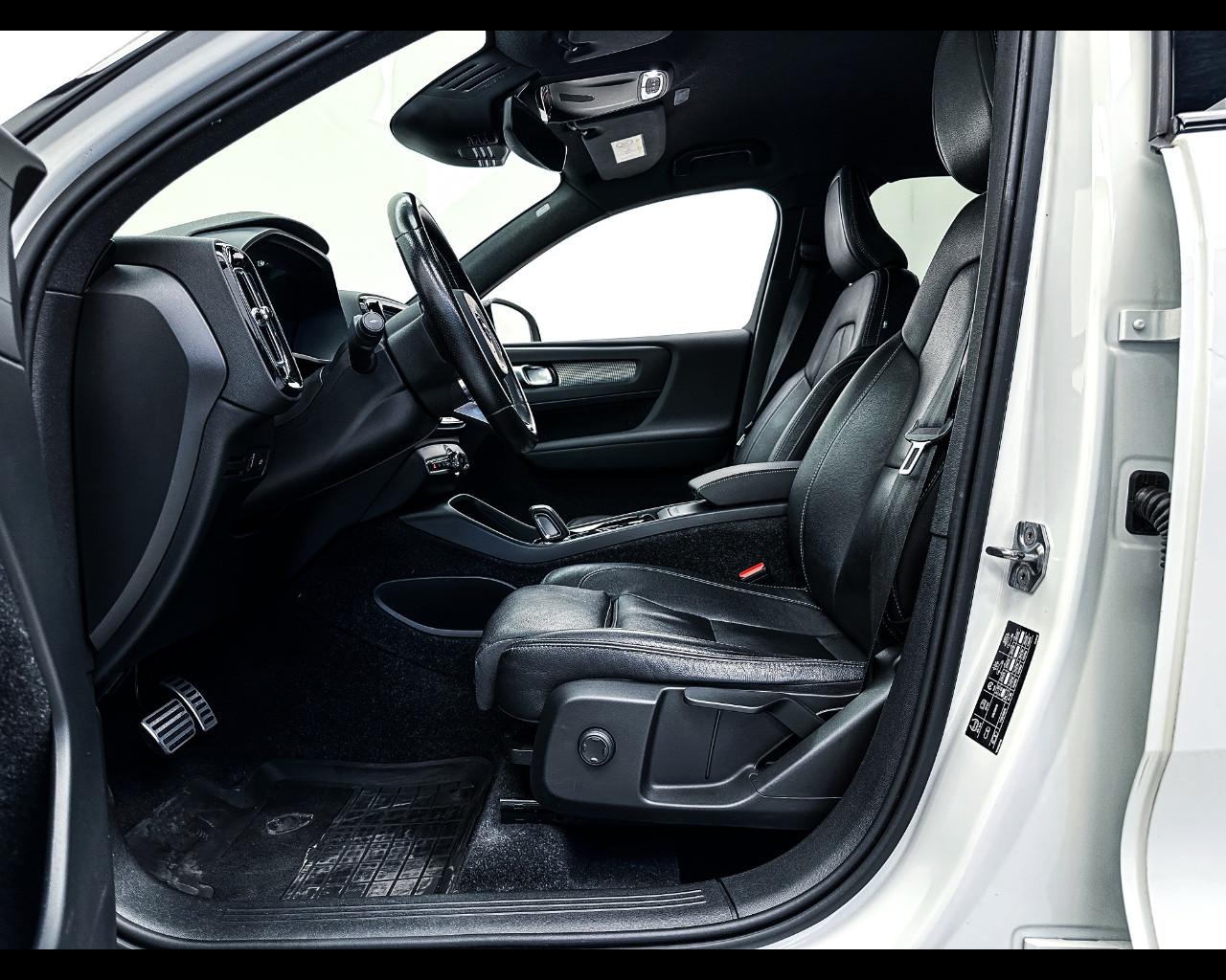 VOLVO XC40 (2017--->) - XC40 D3 AWD Geartronic R-design