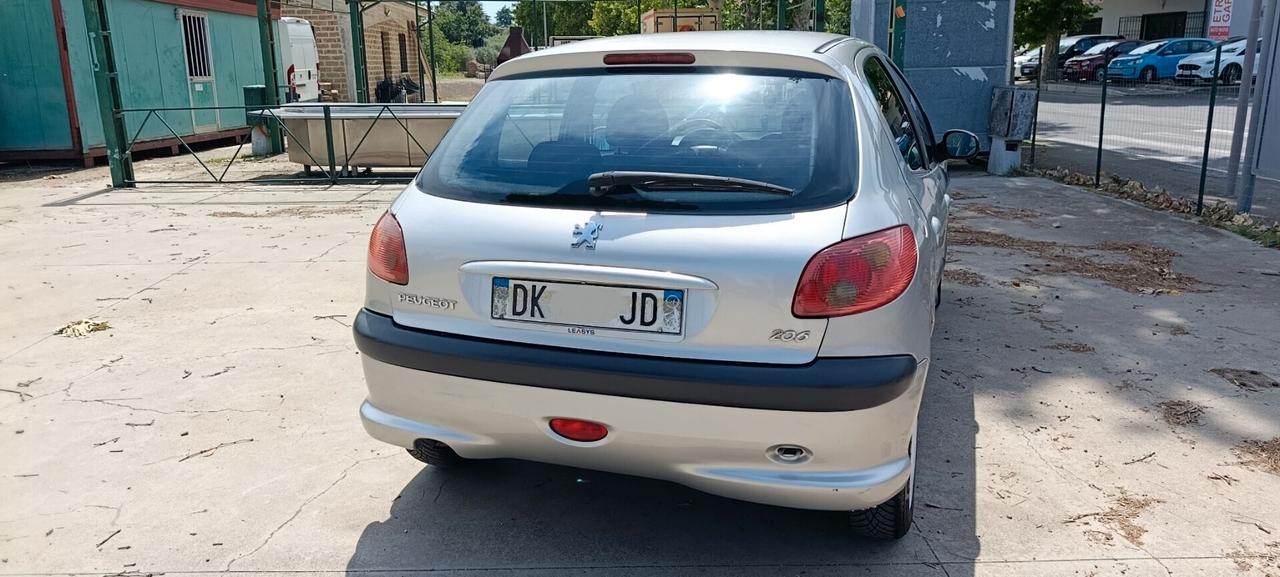 Peugeot 206 1.1 5p. XT