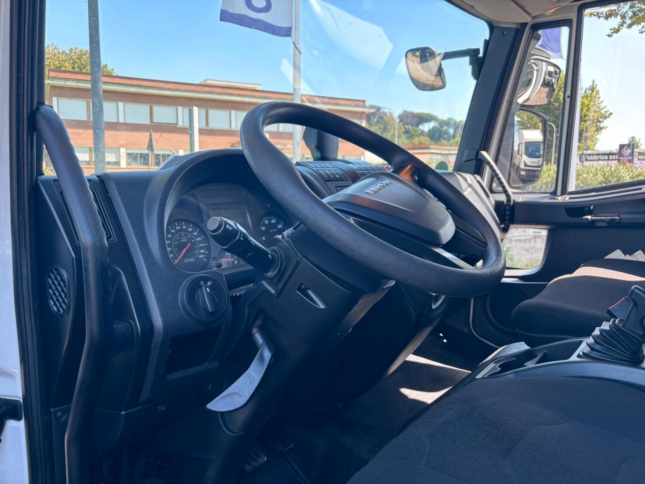 Iveco Eurocargo 80E210 furgone con sponda motore euro 6