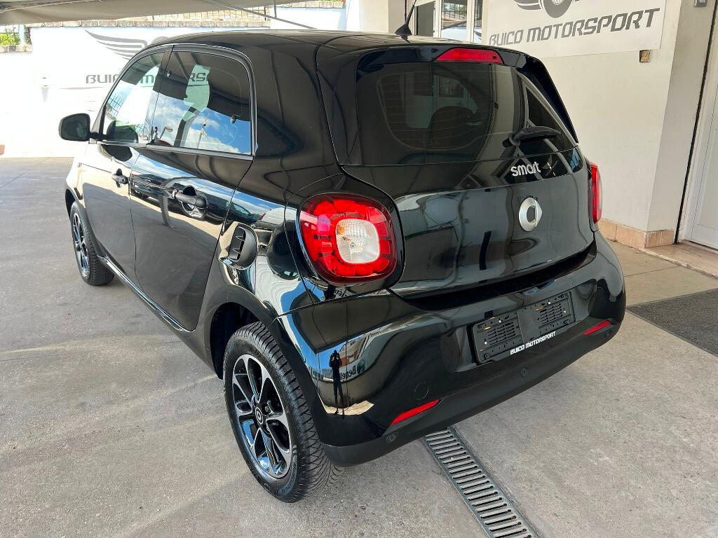 Smart Forfour 1.0 71 CV Total Black 30.000KM!