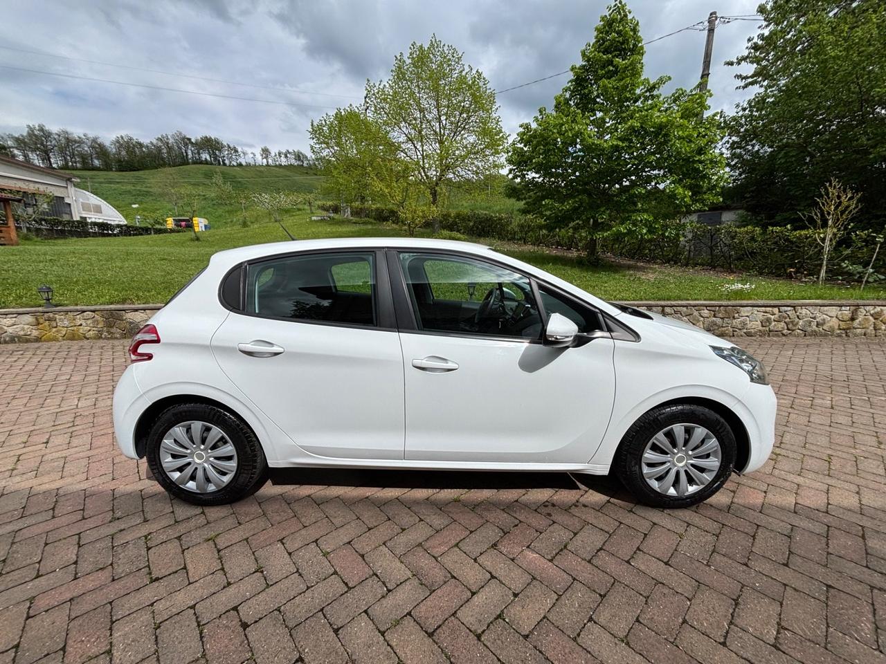 Peugeot 208 1.4 HDi 68 CV 5 p. 45.000 Km OK NEOPATENTATI