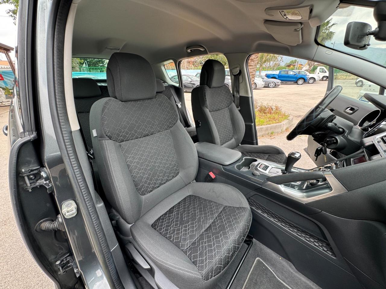 Peugeot 3008 1.6 HDi 115CV Access