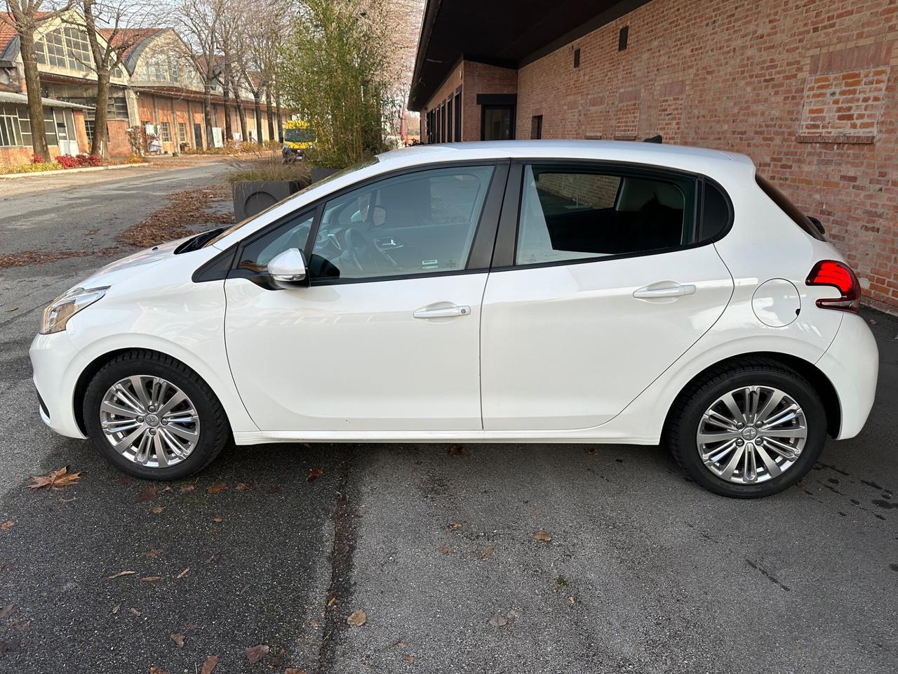 Peugeot 208 BlueHDi 100 S&S 5 porte Allure