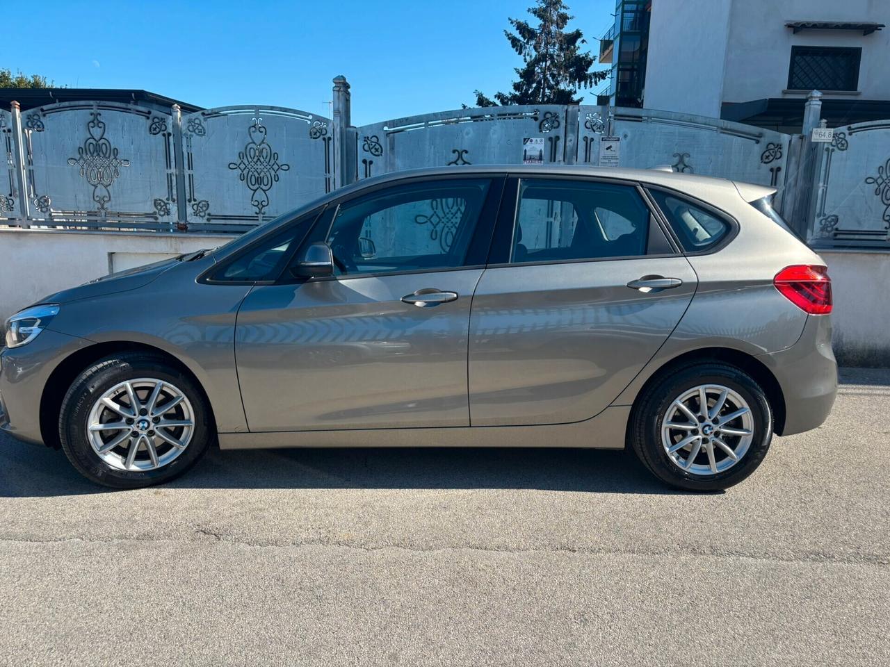 Bmw Serie 2 218d Luxury AUTOMATICO ANNO 2015