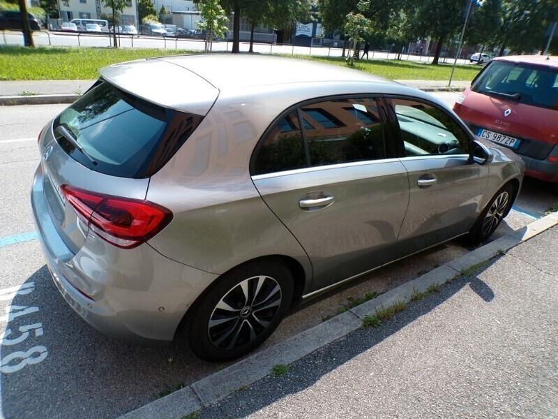 Mercedes-Benz A 180d Autom. *FULL OPT.* da VETRINA