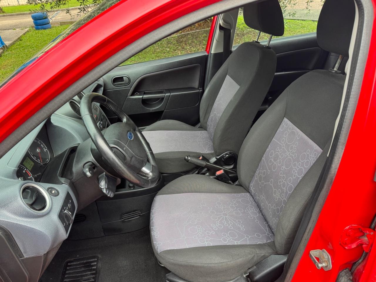 FORD FIESTA 1.4 16V 5p. Titanium