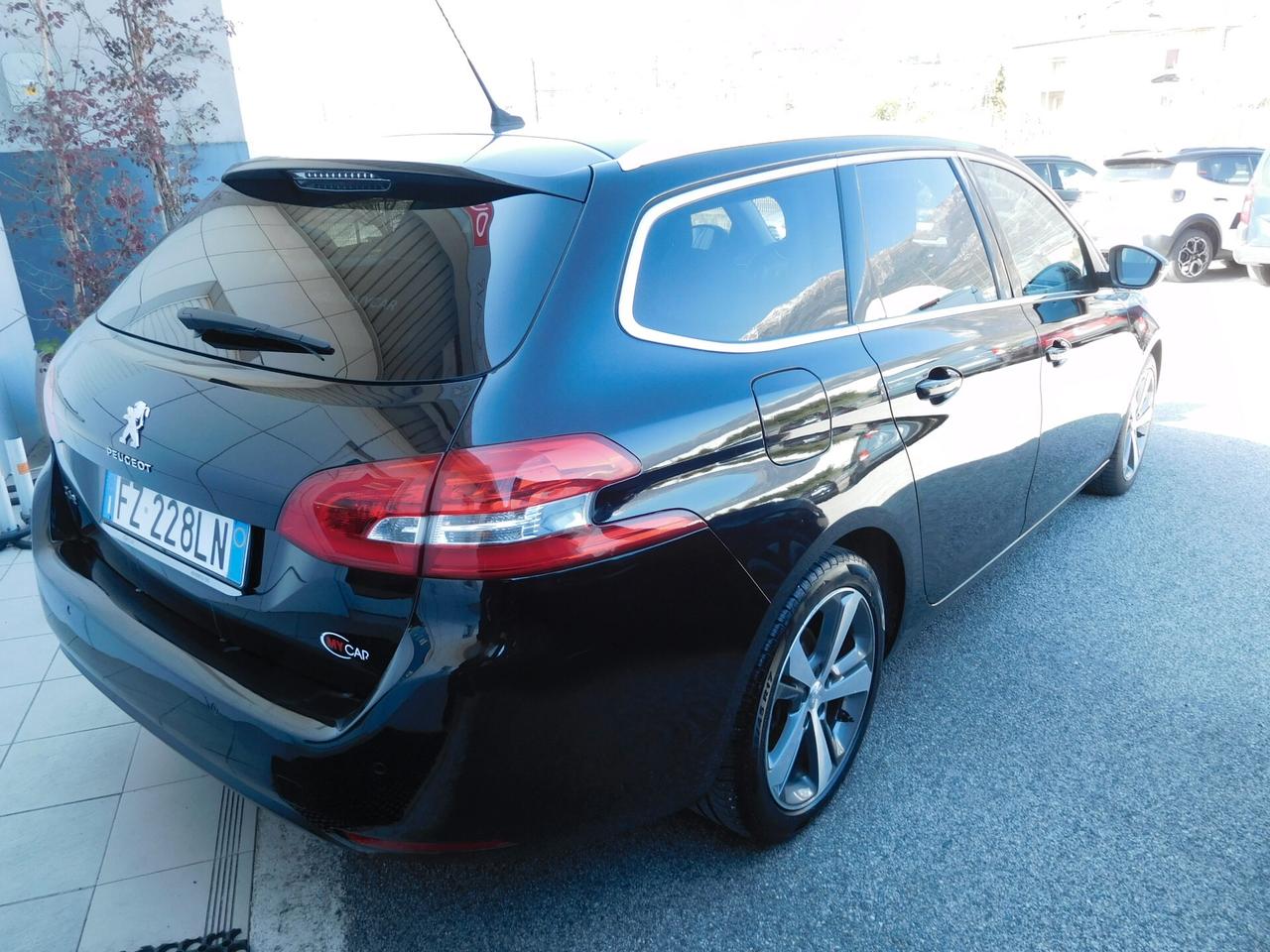 Peugeot 308 BlueHDi 130 S&S SW Allure