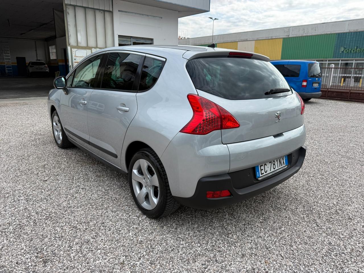 Peugeot 3008 1.6 HDi 110CV cambio robotizzato Tecno