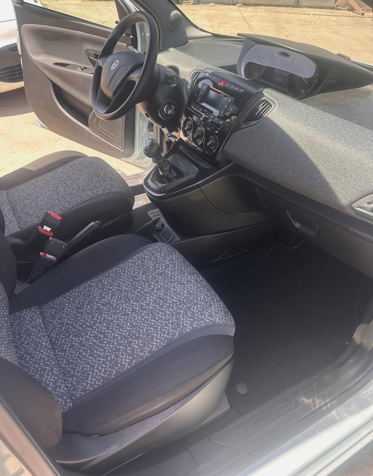 Lancia Ypsilon 1.0 FireFly 5 porte S&S Hybrid Gold